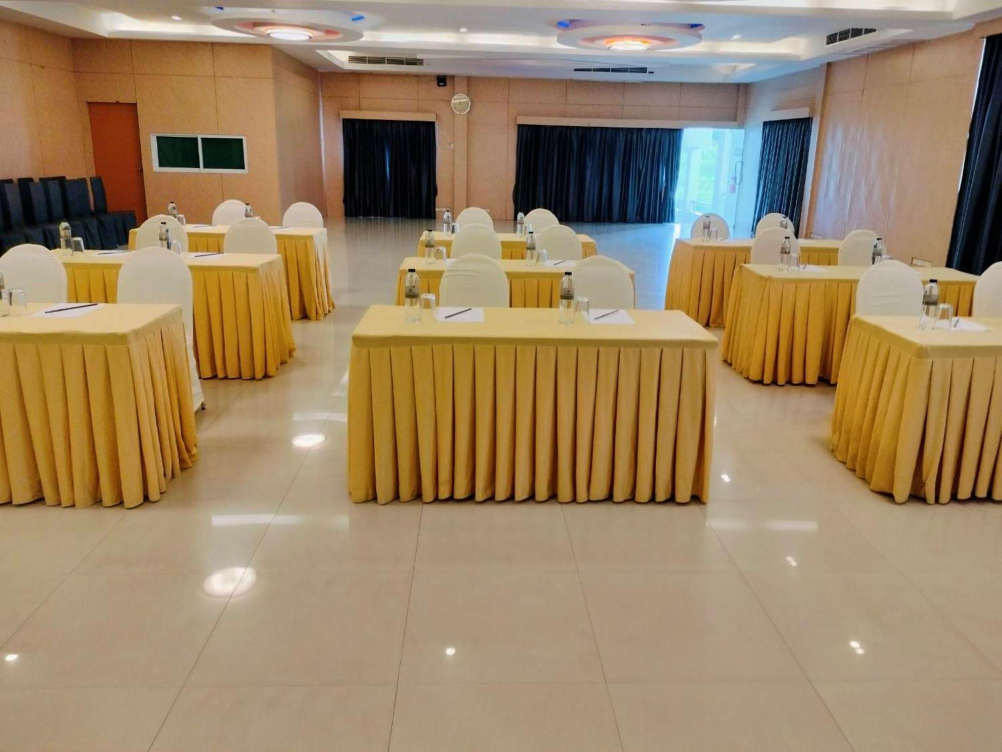 Dragon Beach Resort , Jomtien Beach Pattaya Exterior photo