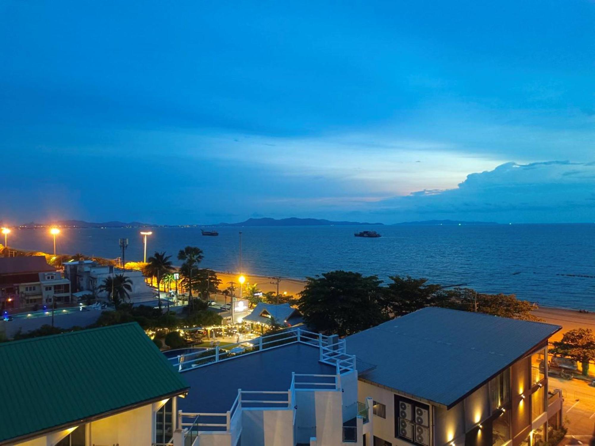 Dragon Beach Resort , Jomtien Beach Pattaya Exterior photo